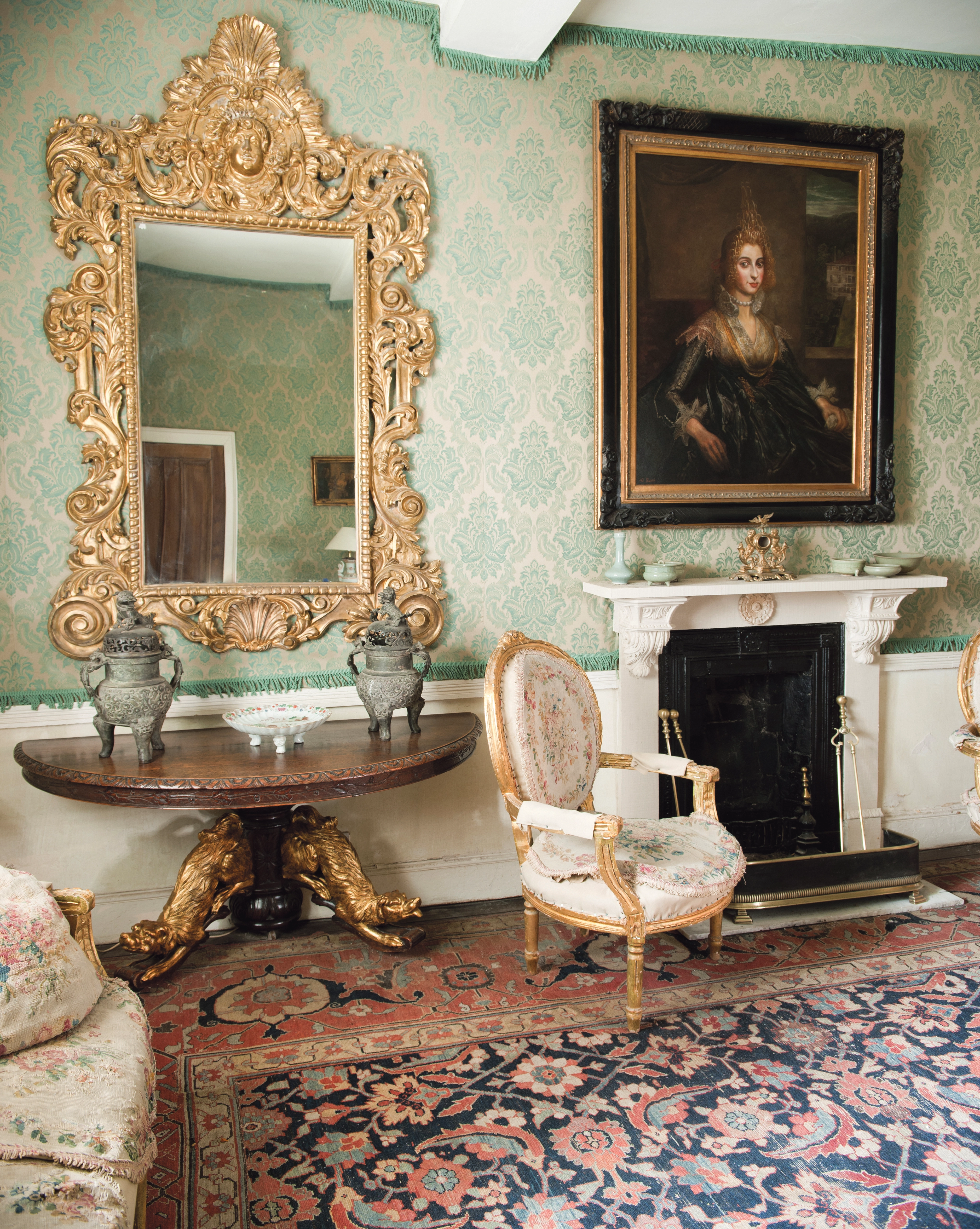 Manorhouseinterior 105653902 Copy